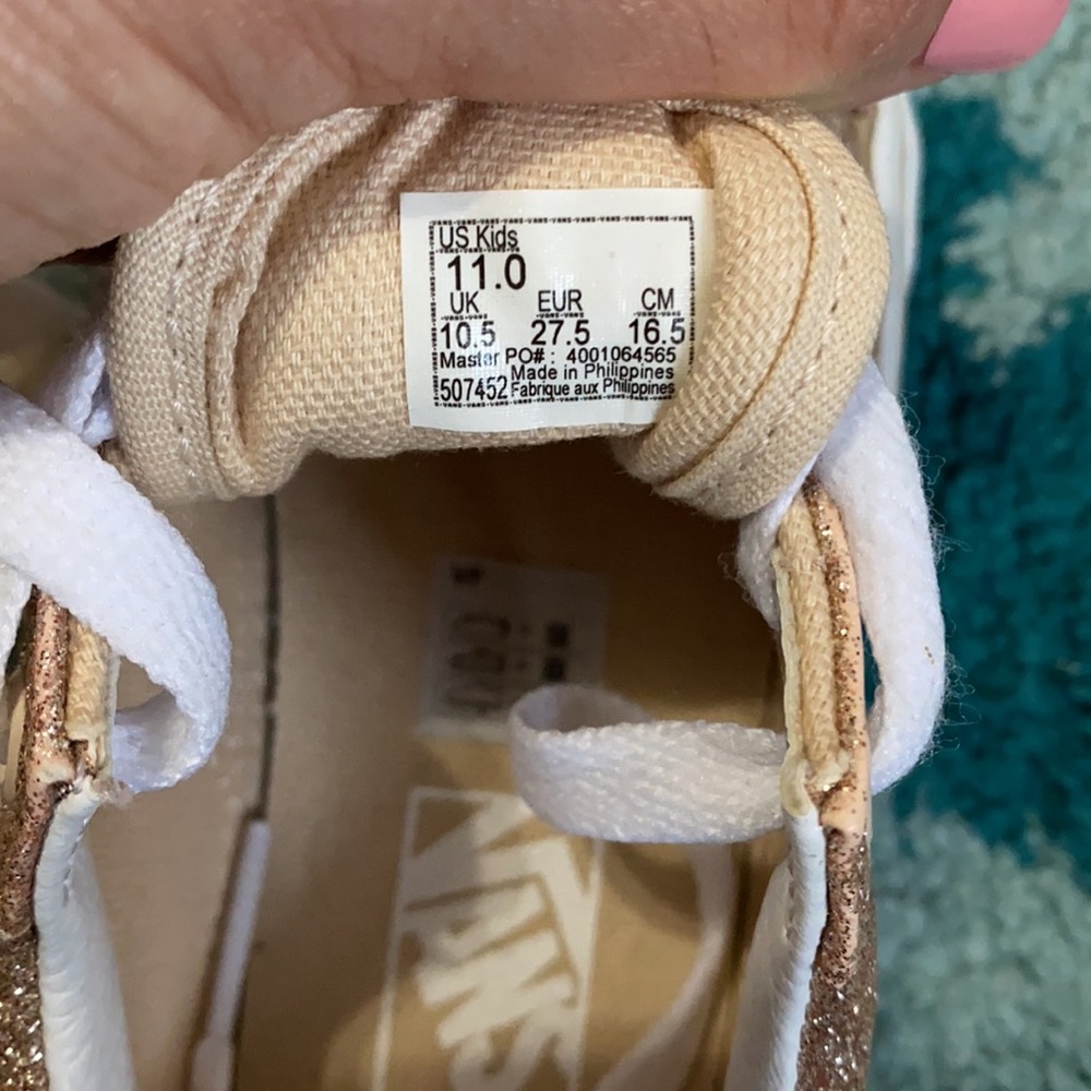 VANS - Picture 4 of 6